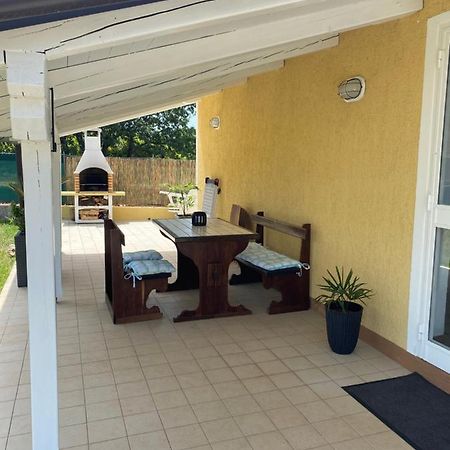 Holiday Home Rosa Gedici Exterior photo